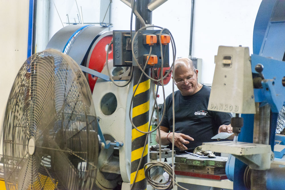 Premier Iluminación - Fábrica de luminarias en Aluminio